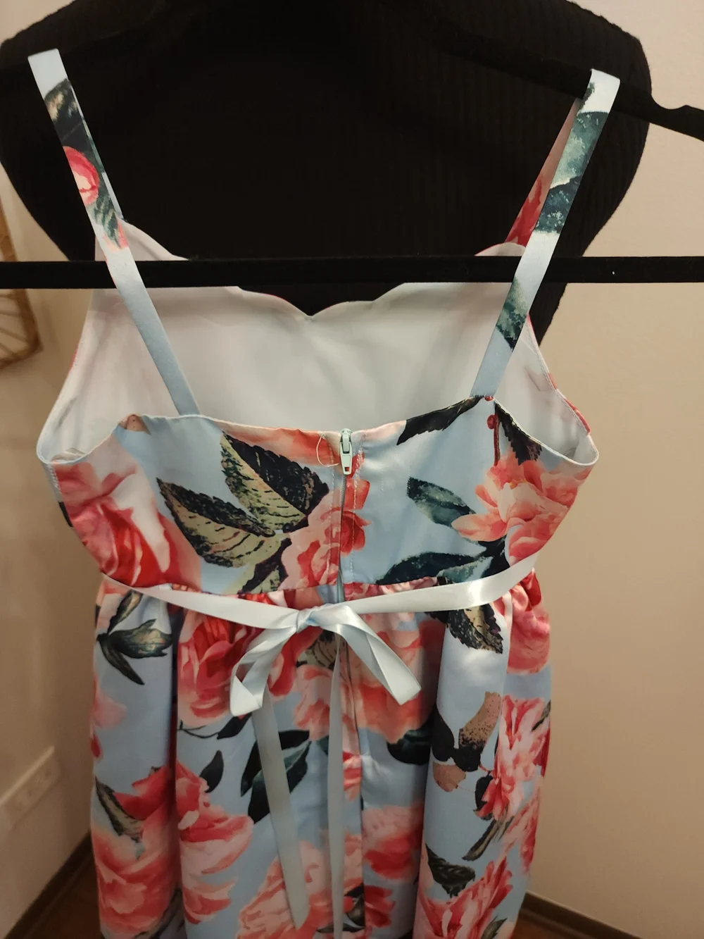 Beautiful Flower Dress - Picture 2 of 8